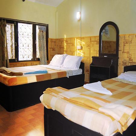 Rainbow Safari Resort Sauraha Exterior foto