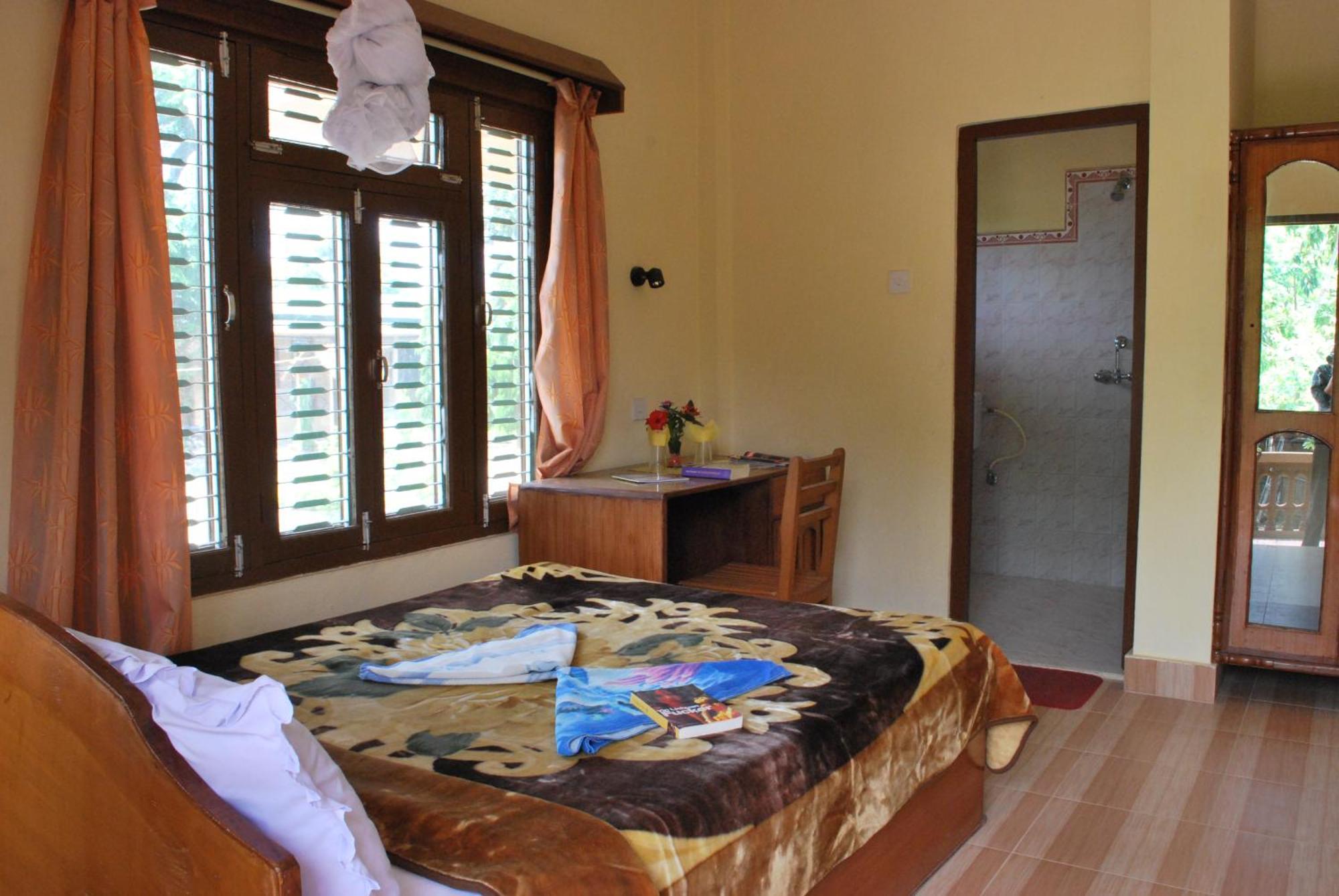 Rainbow Safari Resort Sauraha Exterior foto