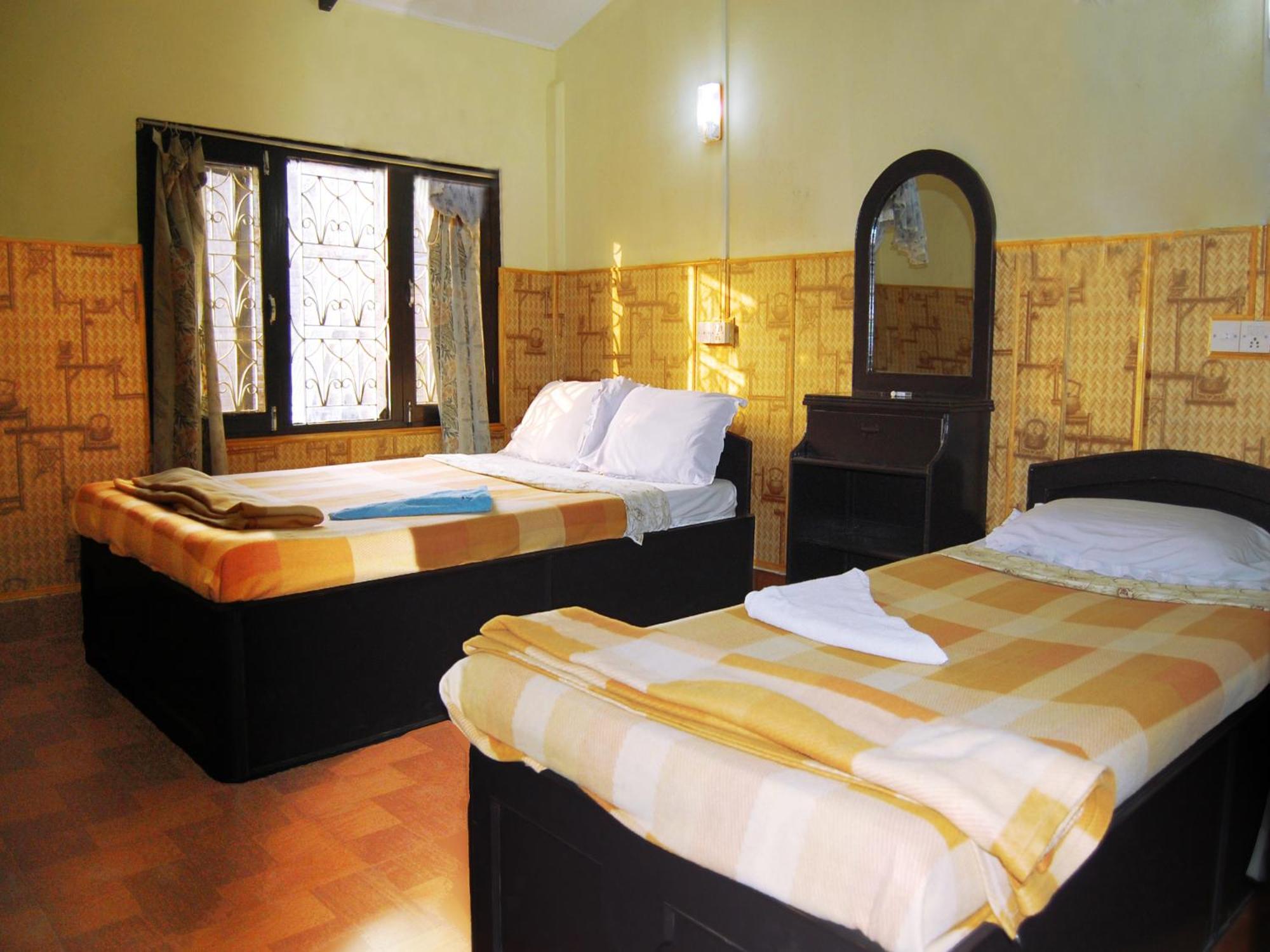 Rainbow Safari Resort Sauraha Exterior foto