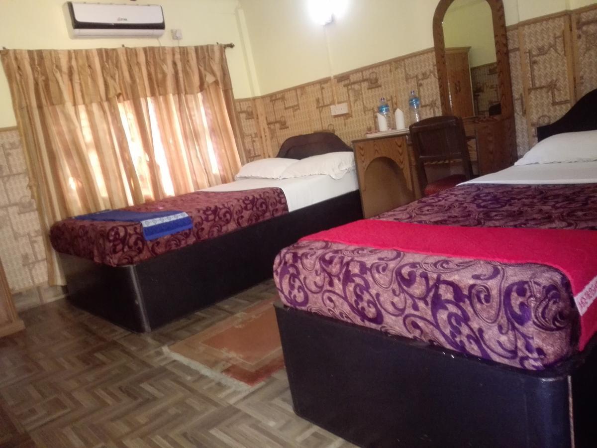 Rainbow Safari Resort Sauraha Exterior foto