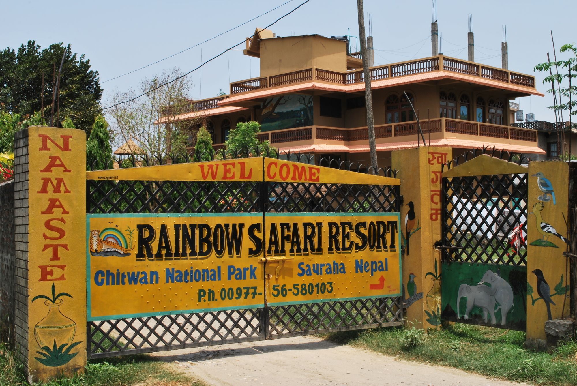 Rainbow Safari Resort Sauraha Exterior foto
